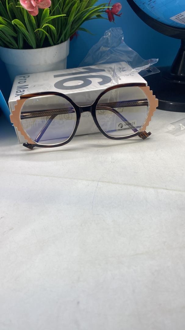SiNA Eye Clinic eyeglass frames collection